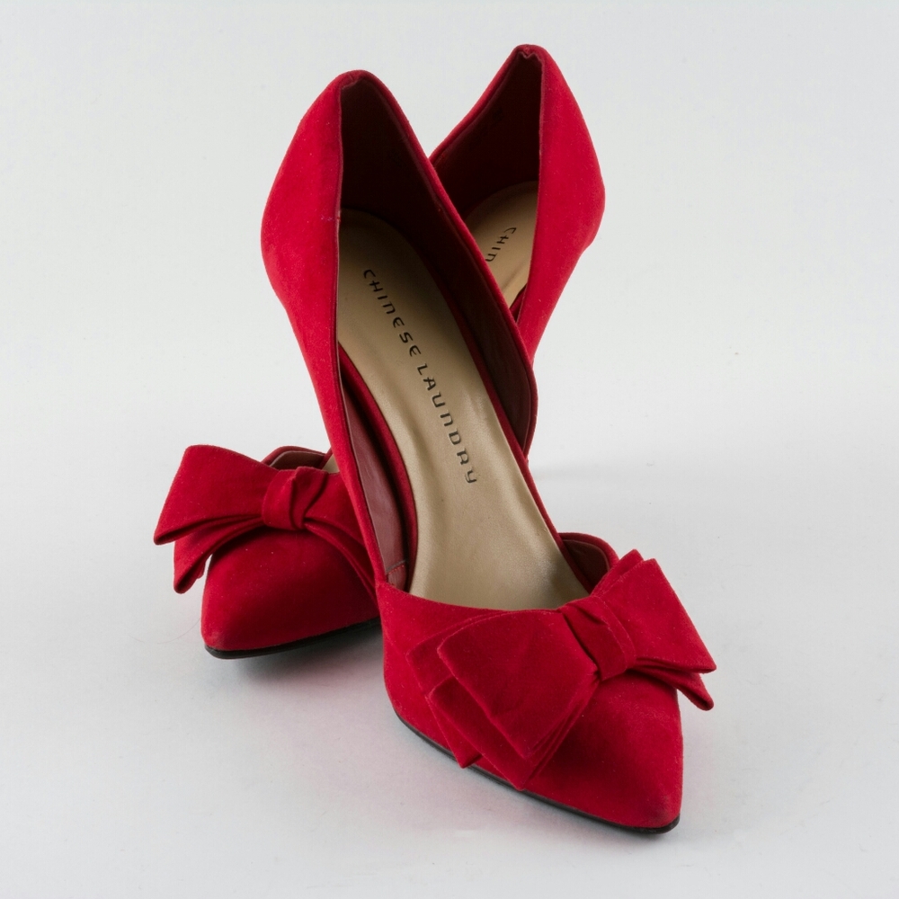 New! Chinese Laundry suede pumps with bow.